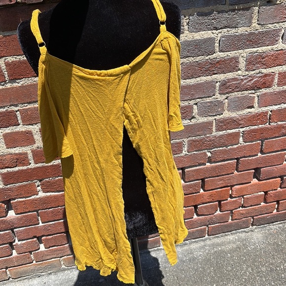 Gimmicks by BKE yellow open should top size small - Picture 4 of 8